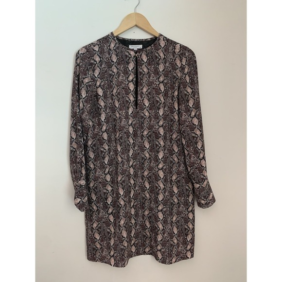 Equipment Dresses & Skirts - Equipment Bonnie Shift Dress Sz S Snake Skin Print Keyhole Neckline Long Sleeve